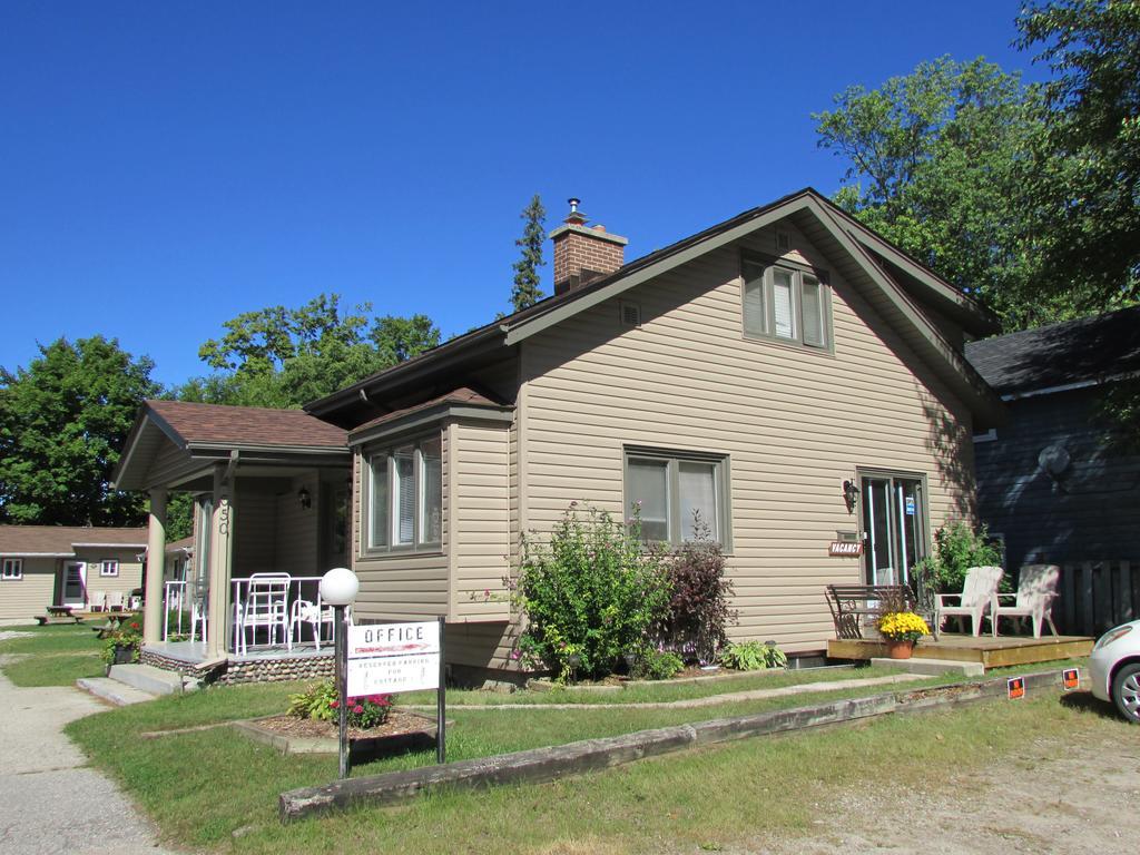 The Maples Cottages In Port Elgin Exterior photo